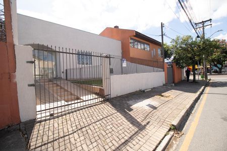 Casa para alugar com 150m², 5 quartos e 4 vagas Casa para alugar com 150m², 5 quartos e 4 vagasFachada