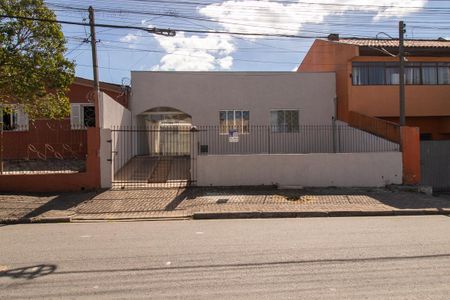 Casa para alugar com 150m², 5 quartos e 4 vagas Casa para alugar com 150m², 5 quartos e 4 vagasFachada