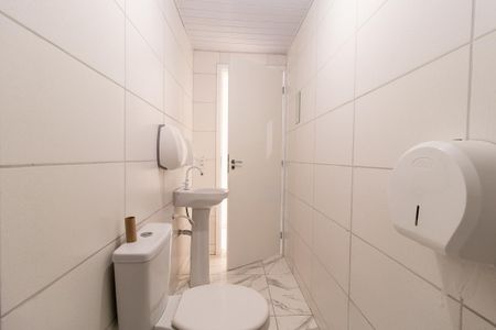 Casa para alugar com 150m², 5 quartos e 4 vagas Casa para alugar com 150m², 5 quartos e 4 vagasBanheiro Social