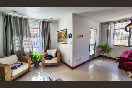 Casa à venda com 226m², 4 quartos e 2 vagassala