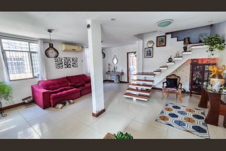 Casa à venda com 226m², 4 quartos e 2 vagassala