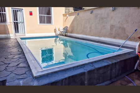 Casa à venda com 226m², 4 quartos e 2 vagasPiscina
