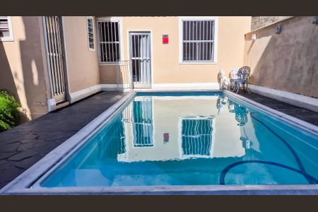 Casa à venda com 226m², 4 quartos e 2 vagasPiscina