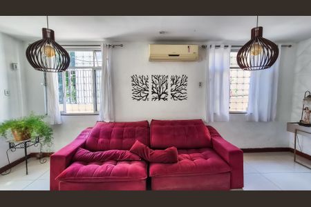 Casa à venda com 226m², 4 quartos e 2 vagassala