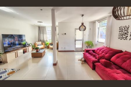 Casa à venda com 226m², 4 quartos e 2 vagassala