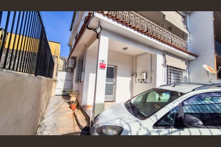 Casa à venda com 226m², 4 quartos e 2 vagasGaragem - lateral da Casa 