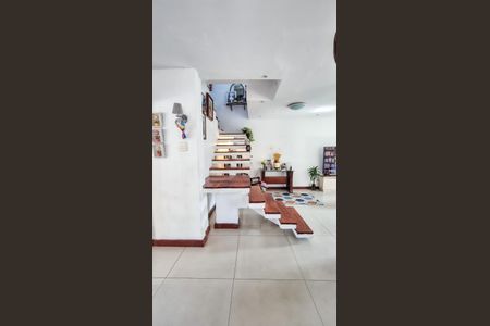 Casa à venda com 226m², 4 quartos e 2 vagassala