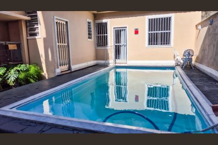 Casa à venda com 226m², 4 quartos e 2 vagasPiscina