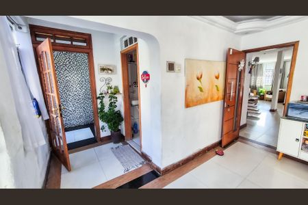 Casa à venda com 226m², 4 quartos e 2 vagasAcesso a cozinha e banheiro Social 