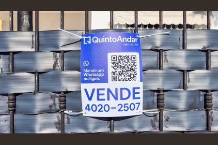 Casa à venda com 226m², 4 quartos e 2 vagasFrente do Imóvel e Plaquinha 