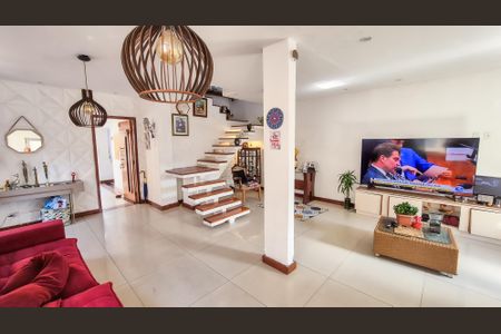 Casa à venda com 226m², 4 quartos e 2 vagassala