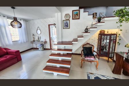 Casa à venda com 226m², 4 quartos e 2 vagassala