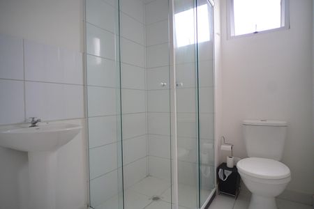 Banheiro  de apartamento para alugar com 2 quartos, 42m² em Rubem Berta, Porto Alegre