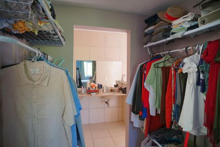 Casa à venda com 100m², 3 quartos e 2 vagasCloset da suíte