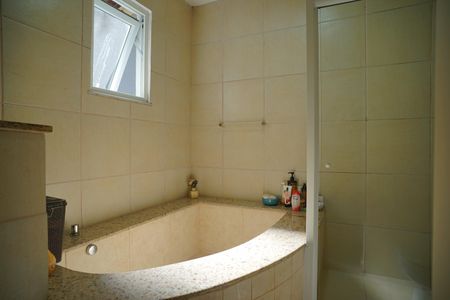 Banheiro do Quarto 3 de casa à venda com 3 quartos, 100m² em Itaipu, Niterói