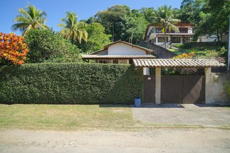 Fachada de casa à venda com 3 quartos, 100m² em Itaipu, Niterói