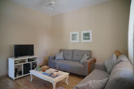 Casa à venda com 100m², 3 quartos e 2 vagasSala