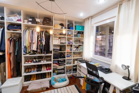 Apartamento à venda com 71m², 1 quarto e sem vaga Apartamento à venda com 71m², 1 quarto e sem vagaCloset da suíte
