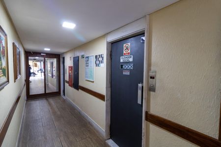 Hall de entrada de apartamento à venda com 1 quarto, 71m² em Centro Histórico, Porto Alegre