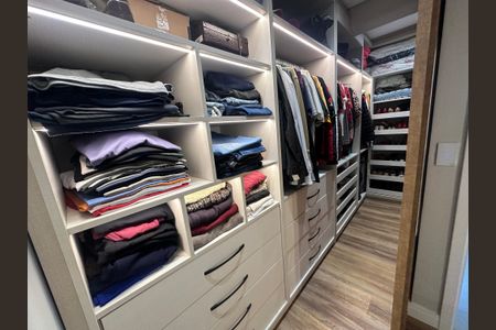 Apartamento à venda com 87m², 2 quartos e 2 vagasCloset da suíte 2