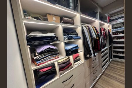 Apartamento à venda com 87m², 2 quartos e 2 vagasCloset da suíte 2