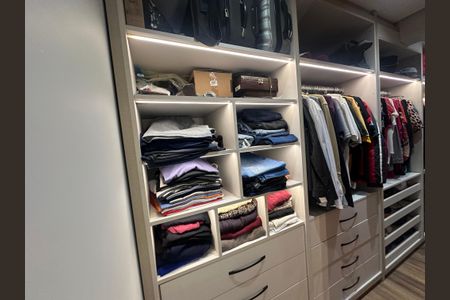 Apartamento à venda com 87m², 2 quartos e 2 vagasCloset da suíte 2