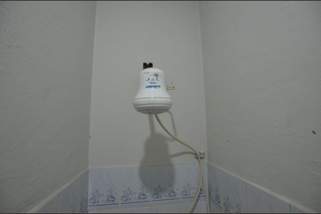 Banheiro de kitnet/studio para alugar com 1 quarto, 15m² em Bento Ribeiro, Rio de Janeiro