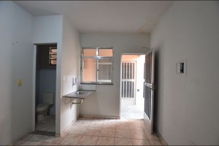 Sala/Quarto de kitnet/studio para alugar com 1 quarto, 15m² em Bento Ribeiro, Rio de Janeiro