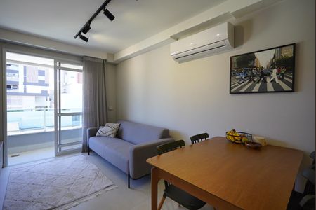 Sala de kitnet/studio para alugar com 1 quarto, 43m² em Jardim Atlântico, Florianópolis
