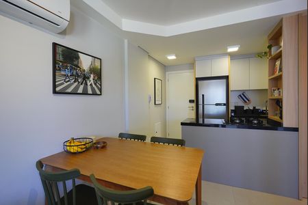 Sala de kitnet/studio para alugar com 1 quarto, 43m² em Jardim Atlântico, Florianópolis