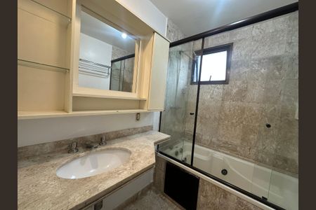 Apartamento à venda com 118m², 3 quartos e 2 vagasBanheiro da Suíte 3