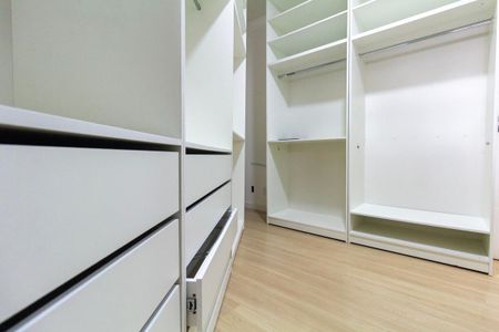 Casa à venda com 159m², 2 quartos e 4 vagasCloset 2