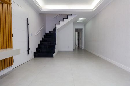 Casa à venda com 159m², 2 quartos e 4 vagasSala