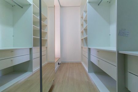 Casa à venda com 159m², 2 quartos e 4 vagasCloset 1