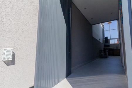 Casa à venda com 159m², 2 quartos e 4 vagasCorredor - porta blindada