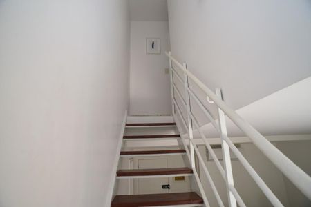 Apartamento à venda com 79m², 2 quartos e 1 vagaEscada de Acesso