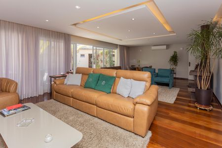 Casa à venda com 500m², 3 quartos e 3 vagasSala
