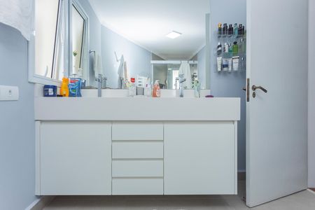 Casa à venda com 500m², 3 quartos e 3 vagasBanheiro  2 da Suíte 1