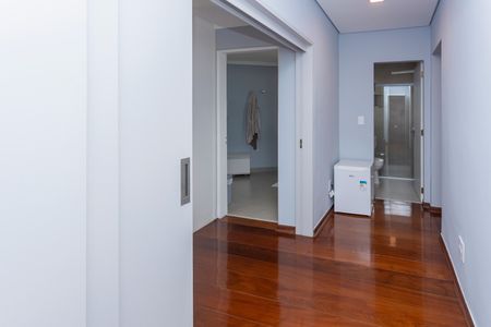 Casa à venda com 500m², 3 quartos e 3 vagasCorredor da Suíte 1