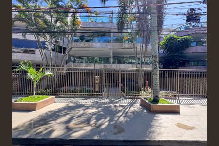 Apartamento à venda com 71m², 2 quartos e 1 vaga Apartamento à venda com 71m², 2 quartos e 1 vagaFachada