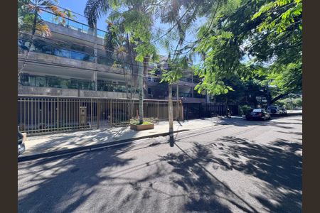 Apartamento à venda com 71m², 2 quartos e 1 vaga Apartamento à venda com 71m², 2 quartos e 1 vagaFachada