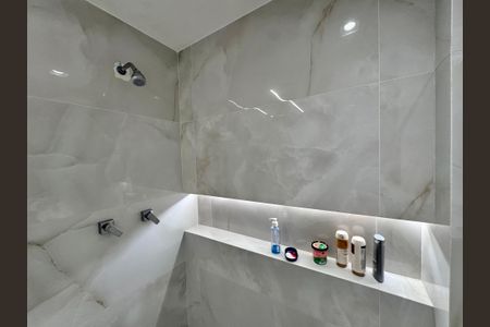 Apartamento à venda com 71m², 2 quartos e 1 vaga Apartamento à venda com 71m², 2 quartos e 1 vagaSuíte - Banheiro