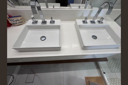 Apartamento à venda com 71m², 2 quartos e 1 vaga Apartamento à venda com 71m², 2 quartos e 1 vagaSuíte - Banheiro