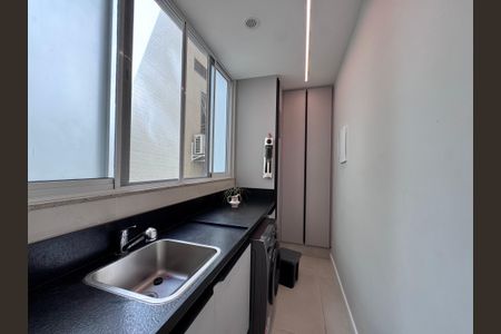 Apartamento à venda com 71m², 2 quartos e 1 vaga Apartamento à venda com 71m², 2 quartos e 1 vagaCozinha e Área de Serviço