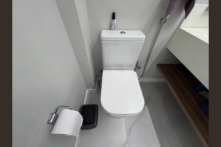 Apartamento à venda com 71m², 2 quartos e 1 vaga Apartamento à venda com 71m², 2 quartos e 1 vagaSuíte - Banheiro