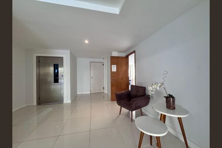 Apartamento à venda com 71m², 2 quartos e 1 vaga Apartamento à venda com 71m², 2 quartos e 1 vagaÁrea comum