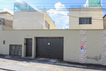 Casa à venda com 124m², 2 quartos e 1 vagaFachada