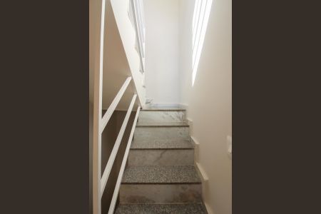 Casa à venda com 124m², 2 quartos e 1 vagaEscada