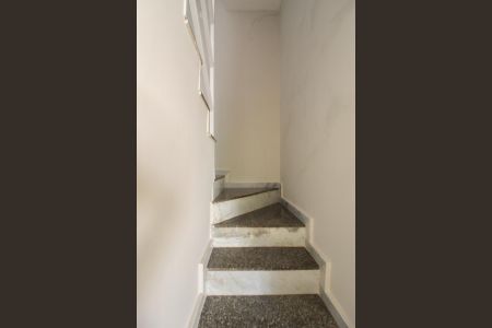 Casa à venda com 124m², 2 quartos e 1 vagaEscada