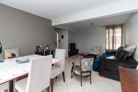 Casa à venda com 225m², 4 quartos e 3 vagasSala